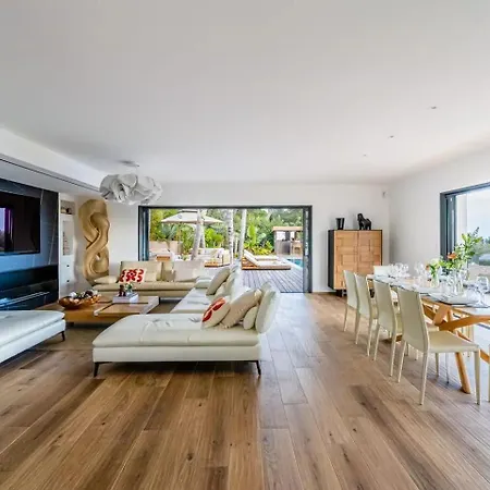 Nyaraló Contemporary With Hillside Views Carqueiranne