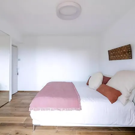 Contemporary With Hillside Views Nyaraló Carqueiranne