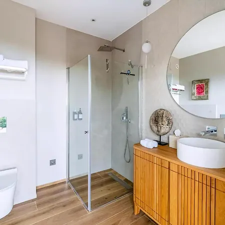 Contemporary With Hillside Views Carqueiranne