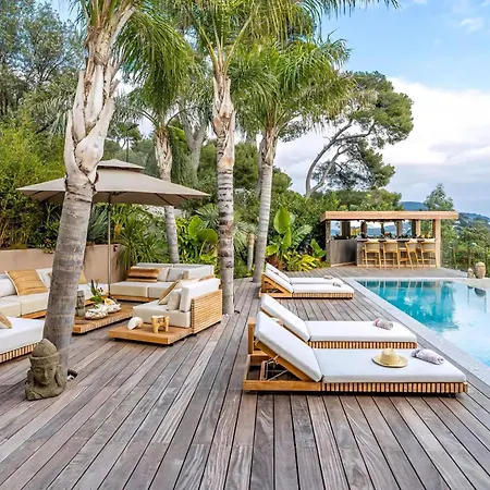 Contemporary With Hillside Views Carqueiranne