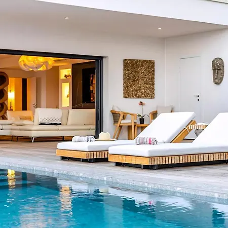 Dom wakacyjny Contemporary With Hillside Views Carqueiranne