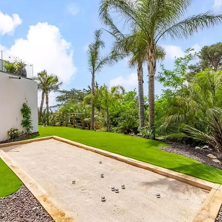 Contemporary With Hillside Views Carqueiranne